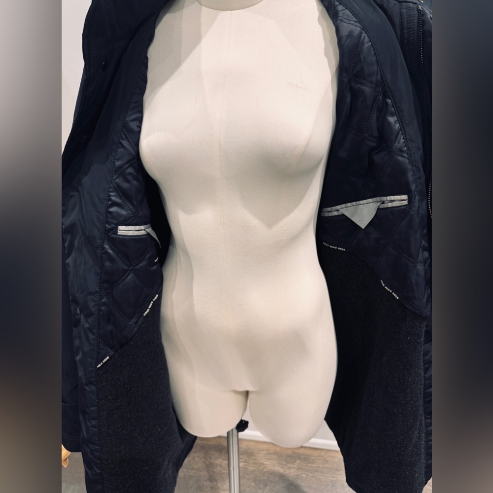 Pre-Owned authentic HUGO BOSS - Picture 9 of 15